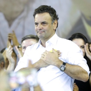 Aécio de branco