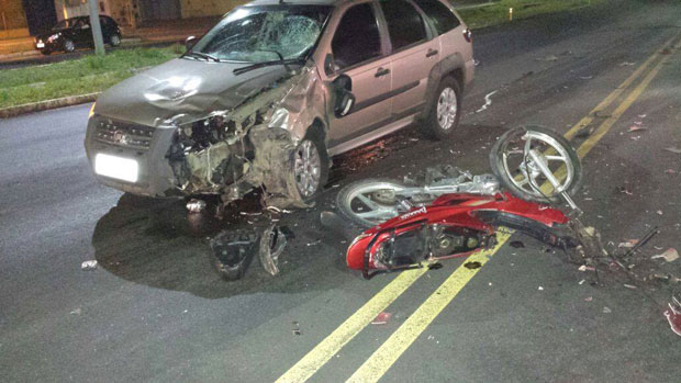 acidente carro moto