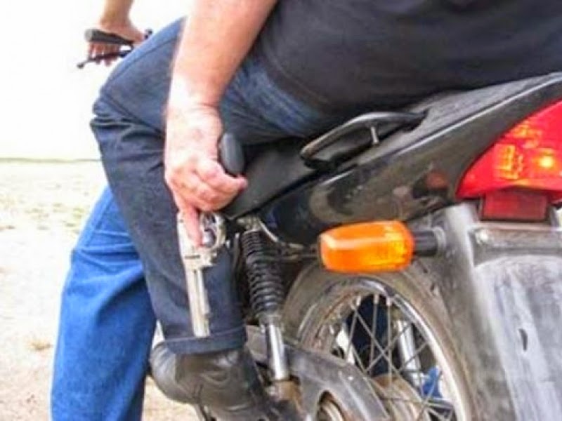 bandido na moto