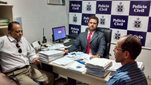 Alécio dando Queixa