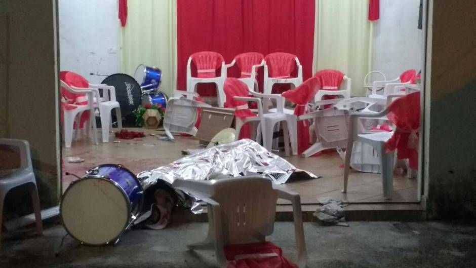 Segundo a polícia, Adilson causou um alvoroço dentro da igreja antes de dominar o sobrinho e matá-lo ali mesmo