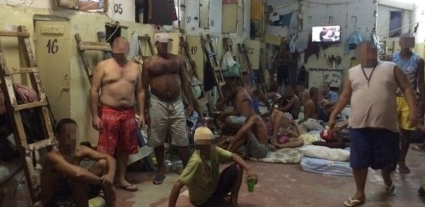 11jun2016---maior-cadeia-do-brasil-tem-favela-e-area-minha-cela-minha-vida-para-presos-vip-1465647598417_615x300