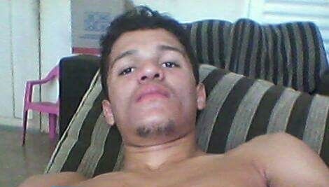 jovem espiingarda